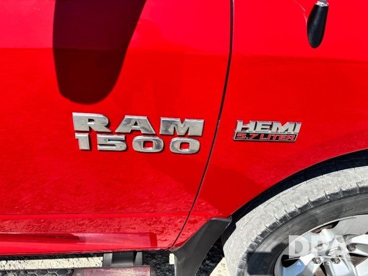 2017-ram-1500-slt-image-45