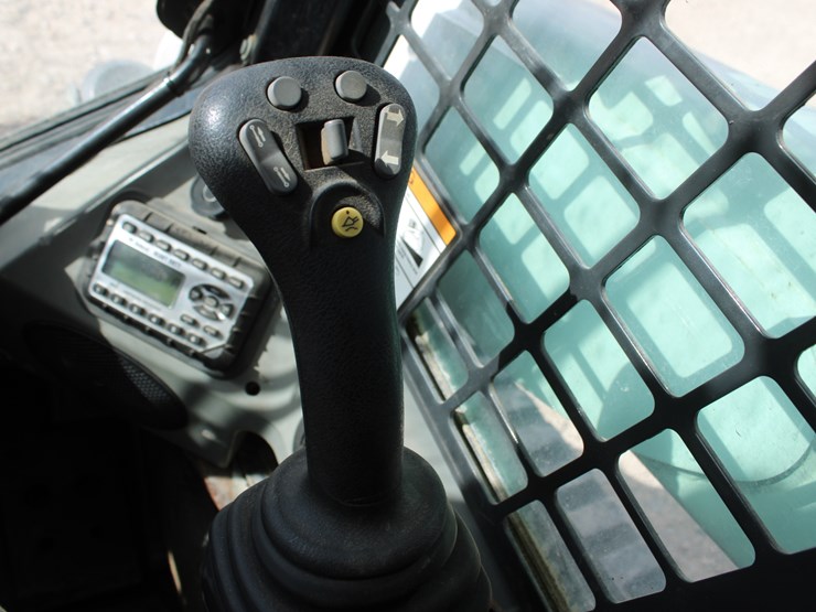 bobcat-t870-image-63