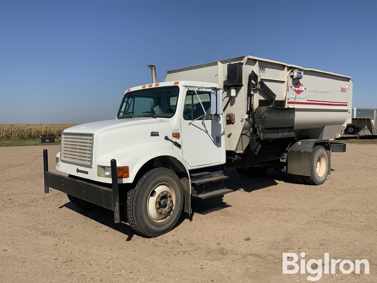 2001-international-4700-image-1