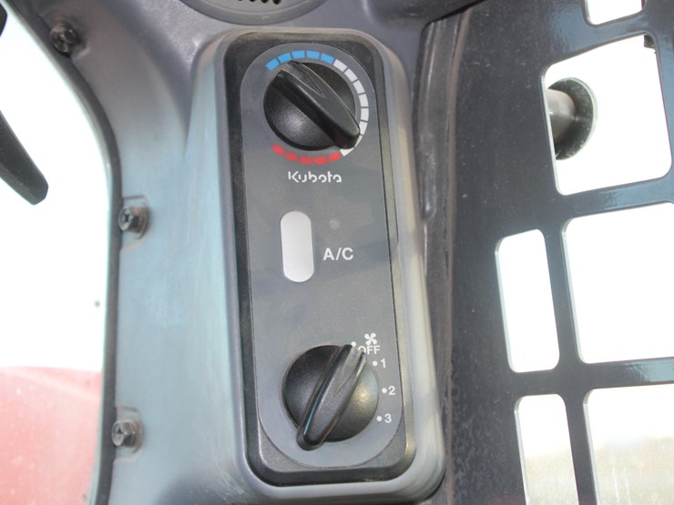 2023-kubota-ssv75-image-63