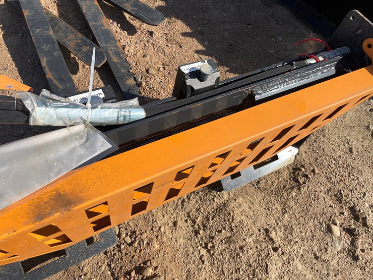 #4087-•-wolverine-pallet-fork-hydraulic-adjustable-attachment-image-3