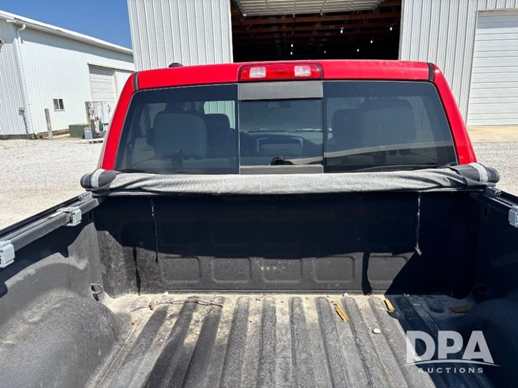 2017-ram-1500-slt-image-30