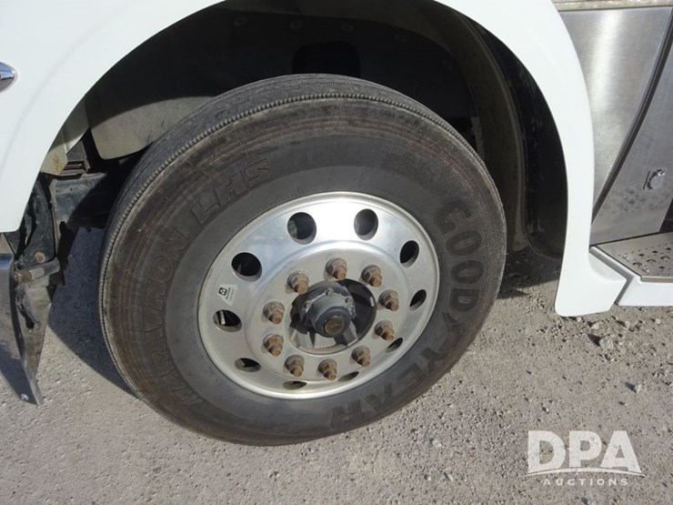 2018-freightliner-coronado-day-cab-glider-truck-(pz13985,-unit-775)-image-42