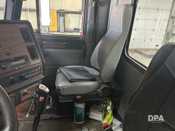 1999-freightliner-fld120-image-36