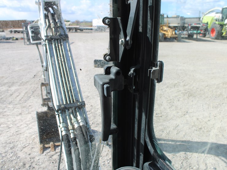 2016-bobcat-e32i-image-56