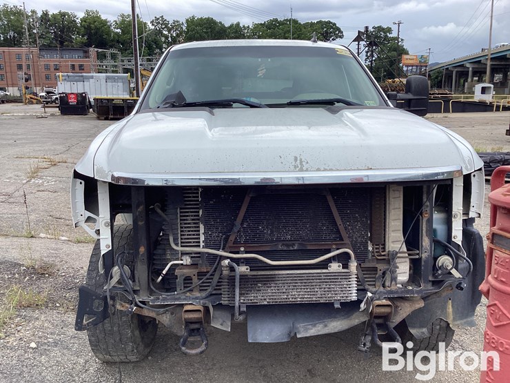 2013-chevrolet-silverado-2500-image-2