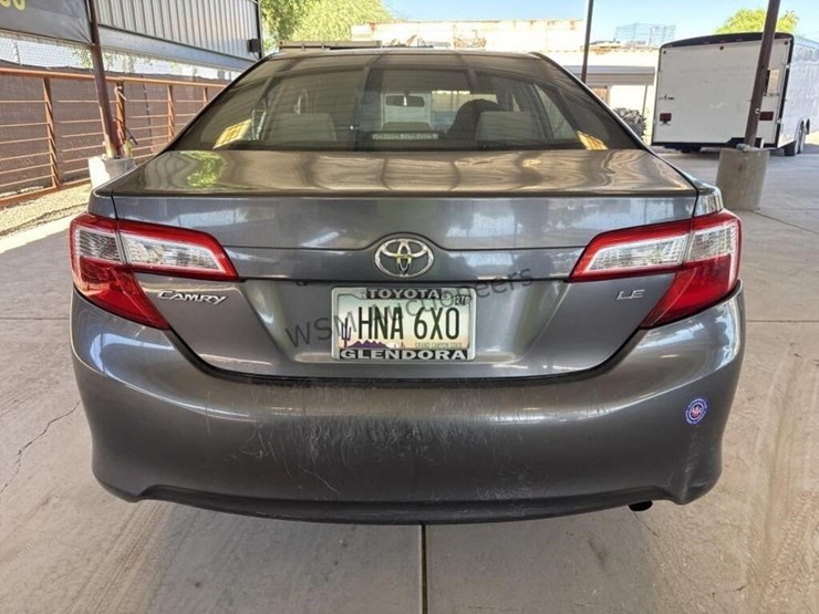 2014-toyota-camry-sdn-image-6