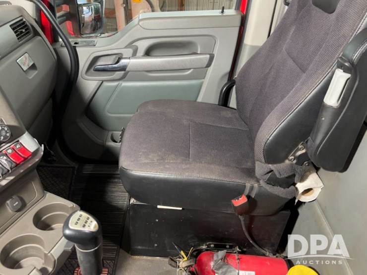 2015-kenworth-t880-image-13