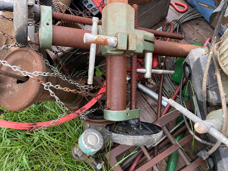 #8125-•-pallet-of-misc-image-16