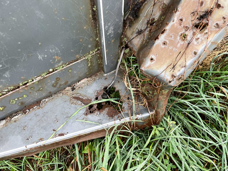 #8040-•-1998-corn-pro-tandem-axle-horse-trailer-(no-title)-image-25