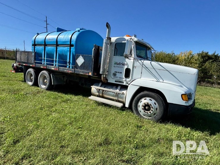 1993-freightliner-fld120-image-2