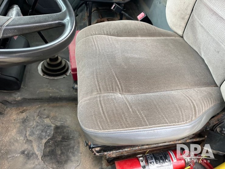 1995-freightliner-fl70-image-51