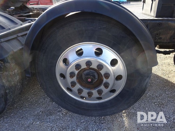 2016-freightliner-coronado-day-cab-glider-truck-(pz13982,-unit-720)-image-55