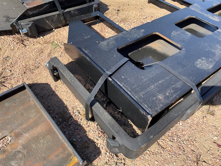 #4134-•-universal-pallet-fork-attachment-image-2