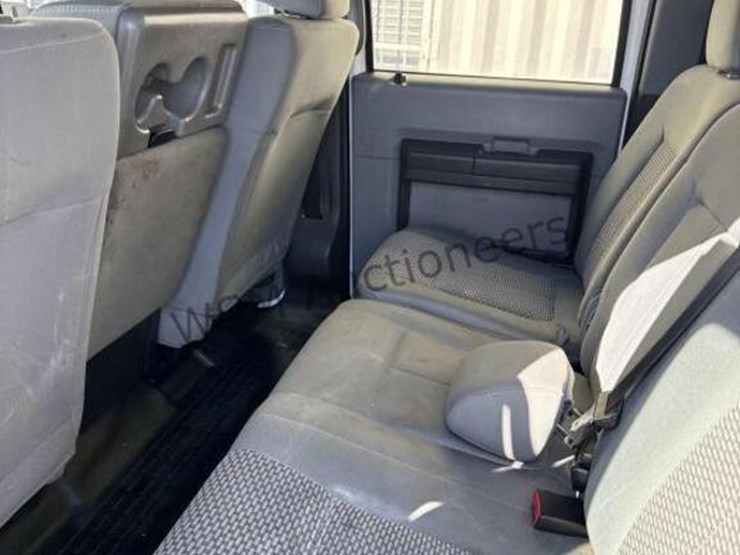 2013-ford-f550-image-27