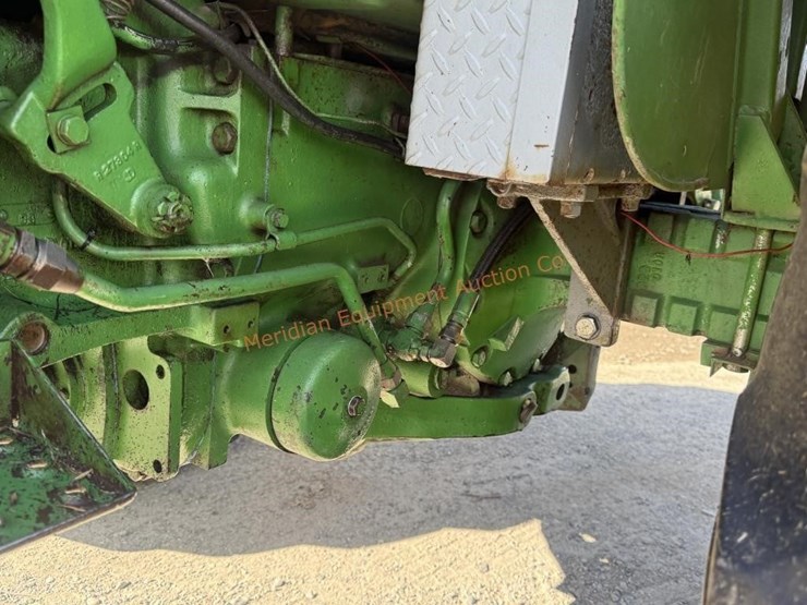 john-deere-4010-image-33