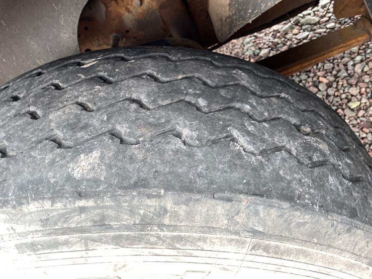 #1000-•-2005-mack-semi-tractor-(has-mi-title)-image-44