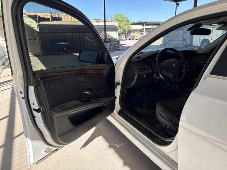 2008-bmw-528i-sdn-image-21