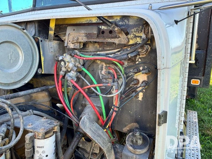 1993-freightliner-fld120-image-69