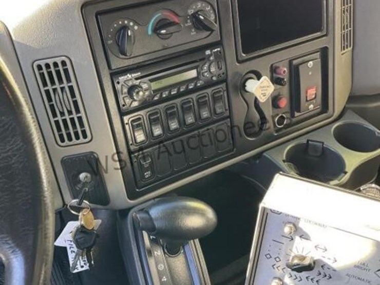 2014-international-4300lp-spray-truck-image-30