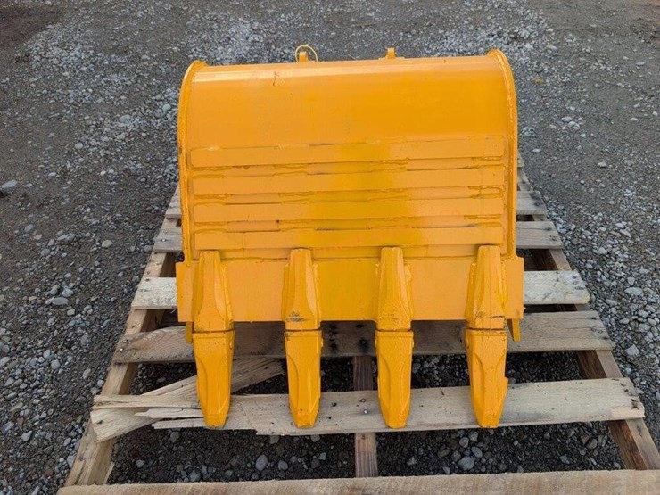 future-cat-305-24"-excavator-bucket-image-3