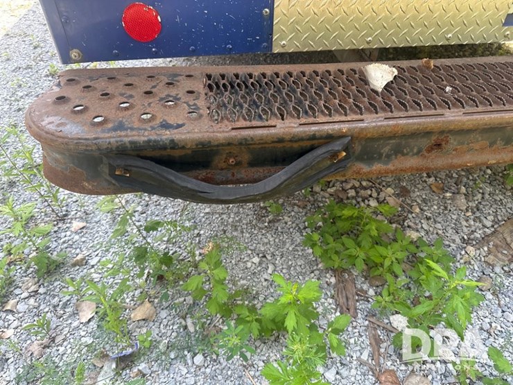 2012-ford-f59-image-21