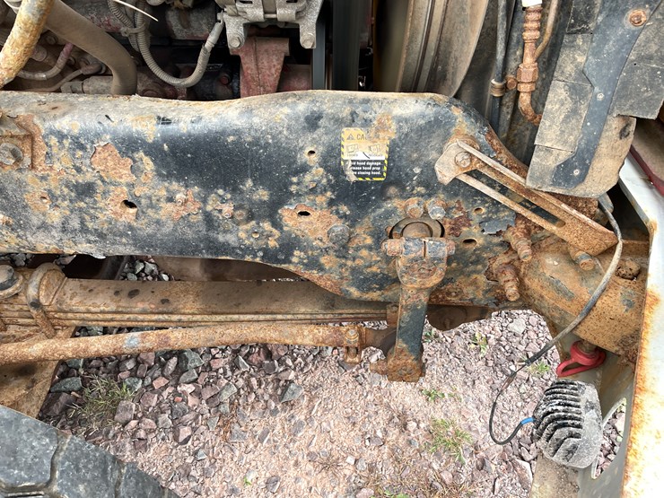 #1000-•-2005-mack-semi-tractor-(has-mi-title)-image-40