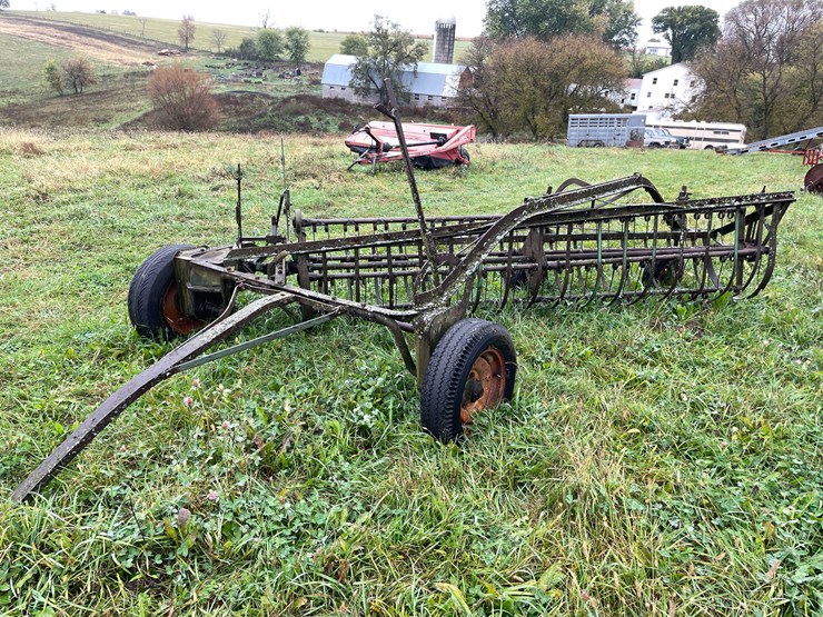 #8031-•-john-deere-hay-rake-image-1