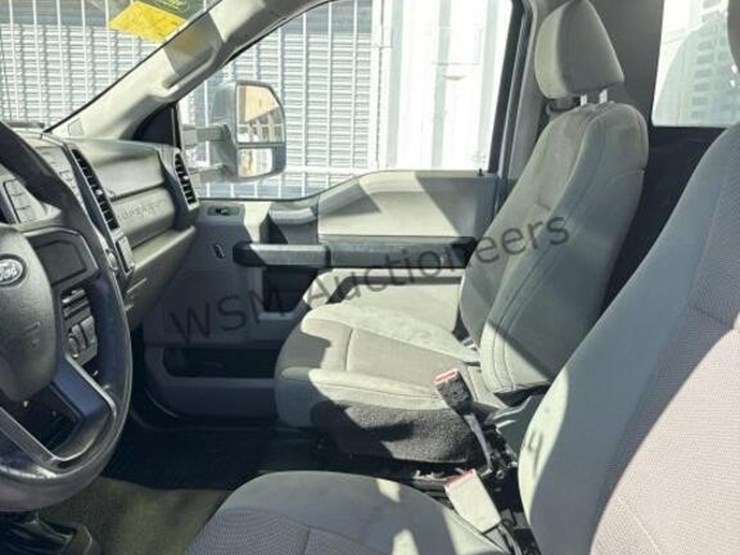 2017-ford-f550-image-23