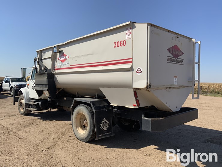 2001-international-4700-image-7