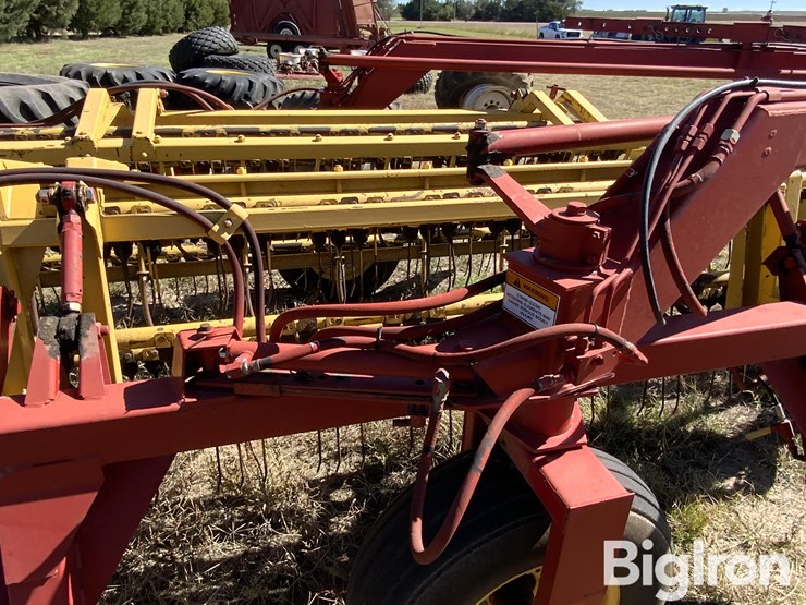 new-holland-216-image-18