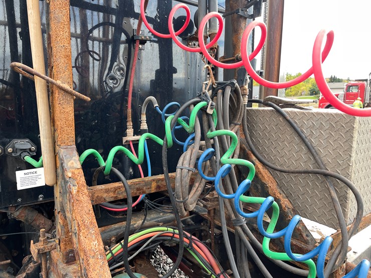 #1002-•-2021-international-semi-tractor-(has-mi-title)-image-8