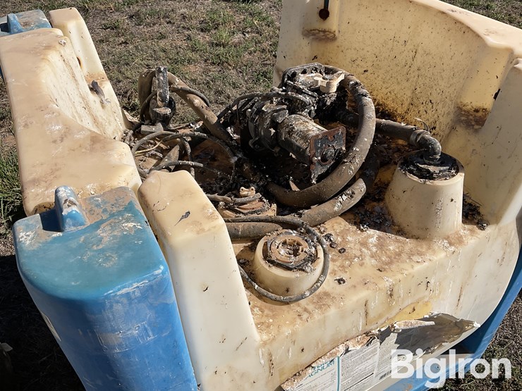 snyder-454l/120-gallon-liquid-fertilizer-poly-shuttles-image-17