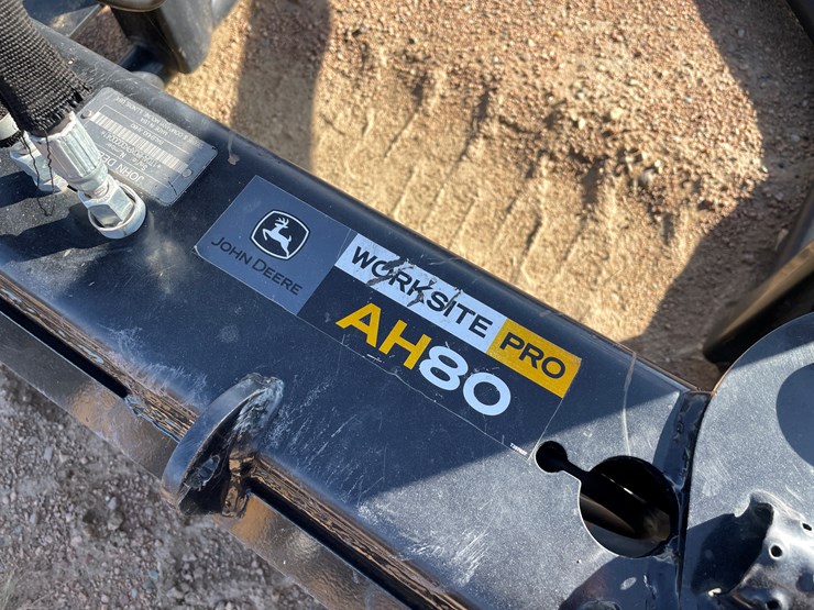 #4086-•-john-deere-pro-ah80-bale-squeeze-attachment-image-2