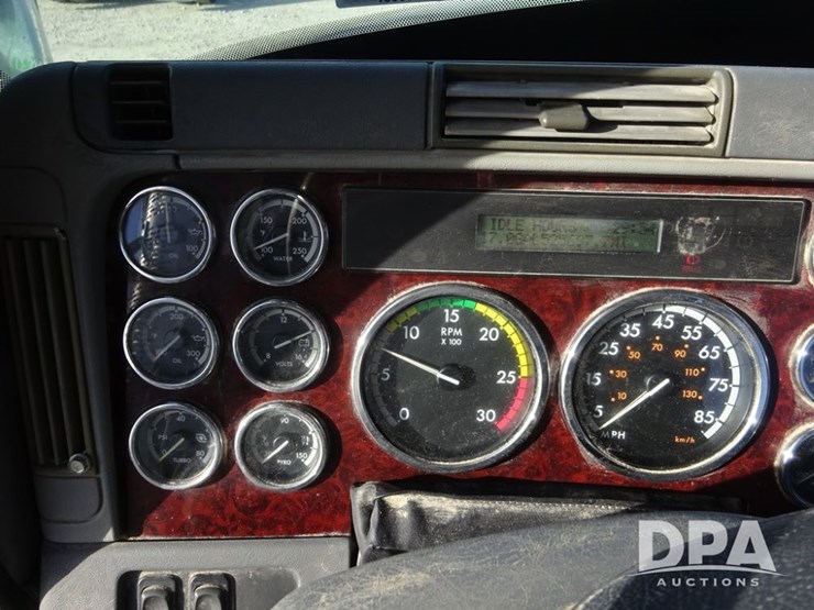 2016-freightliner-coronado-day-cab-glider-truck-(pz13982,-unit-720)-image-106