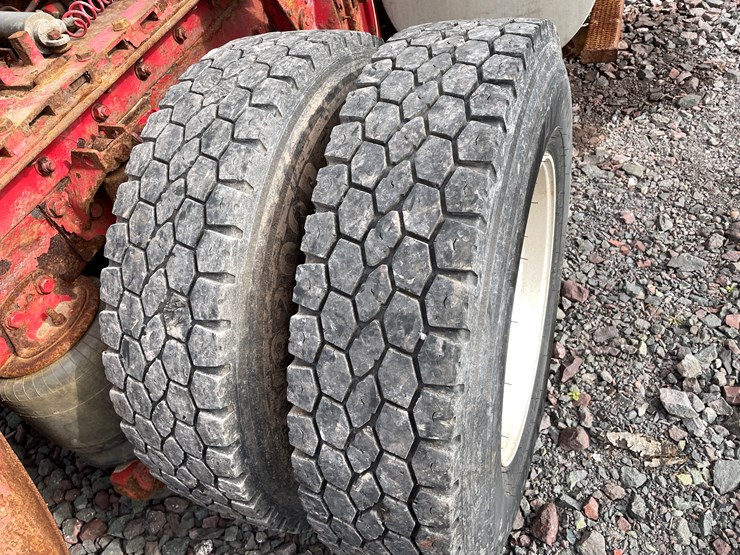 #1001-•-2004-kenworth-semi-tractor-(has-mi-title)-image-50