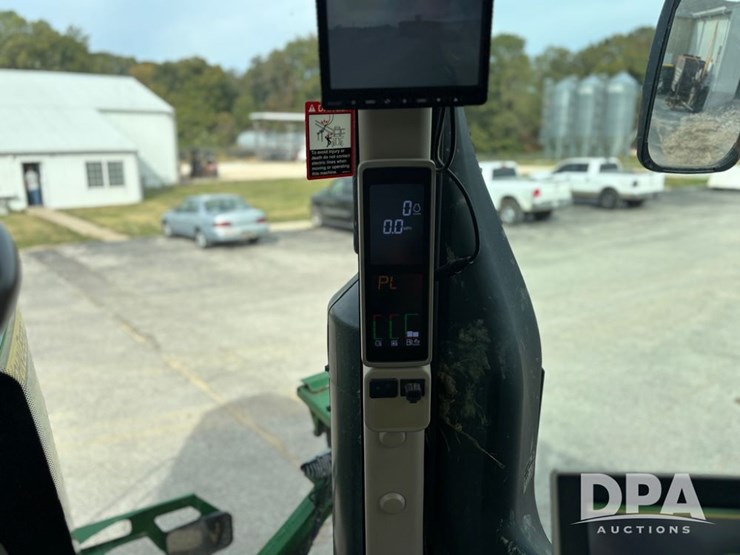 2019-john-deere-r4038-image-104