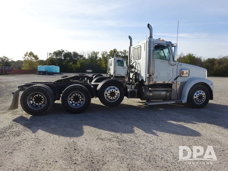 2016-freightliner-coronado-day-cab-glider-truck-(pz13983,-unit-716)-image-18