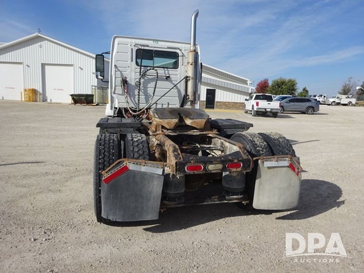 2007-volvo-vnl-day-cab-truck-(pz13987,-unit-110)-image-30