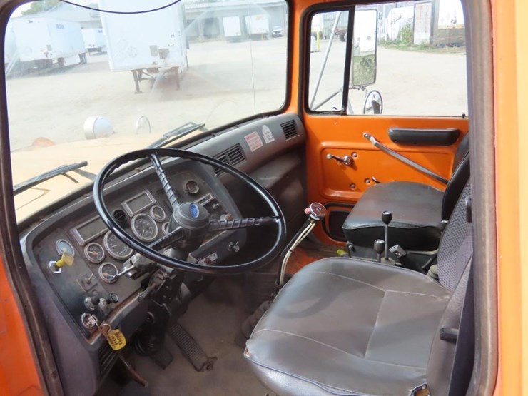 1996-ford-l9000-image-18