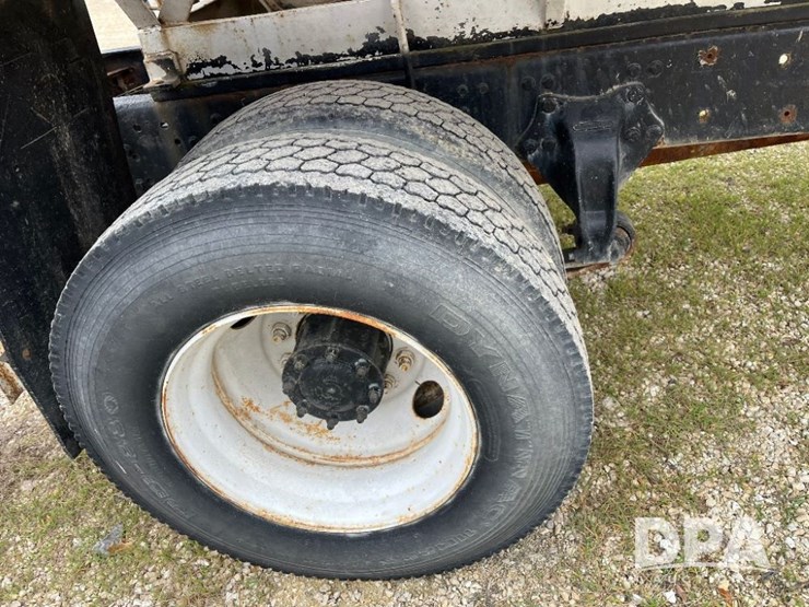 1995-freightliner-fl70-image-30