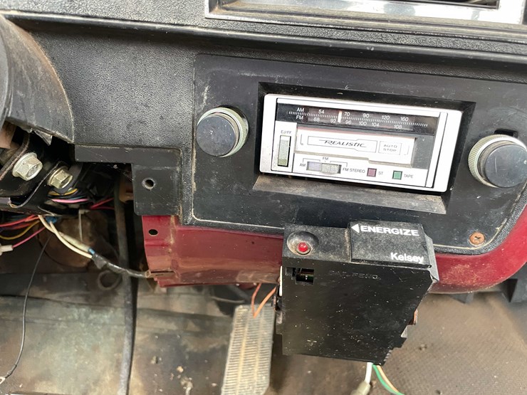 #8043-•-1981-chevy-custom-deluxe-30-truck-(has-wi-title)-image-45