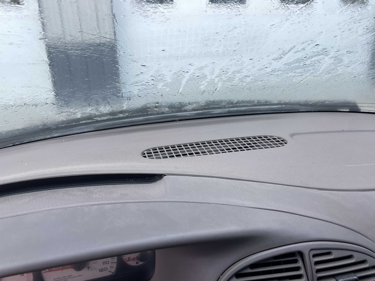 1999-chrysler-town-&-country-image-141