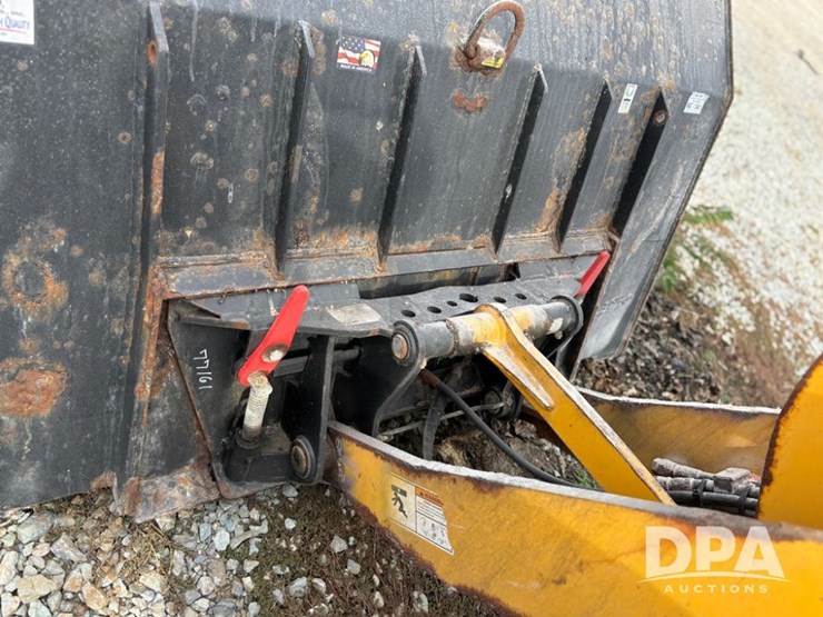 2018-gehl-750-image-11