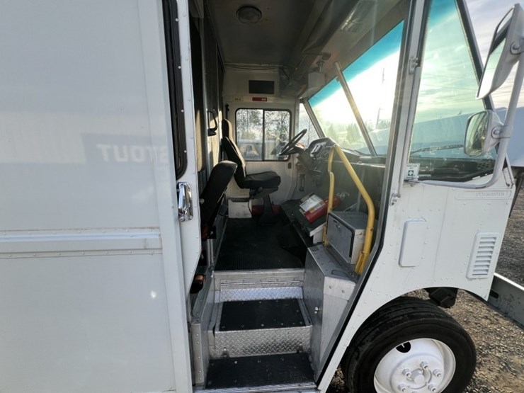 2006-freightliner-mt45-image-30