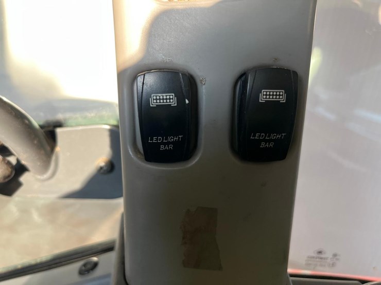 2015-kubota-l4060-image-32