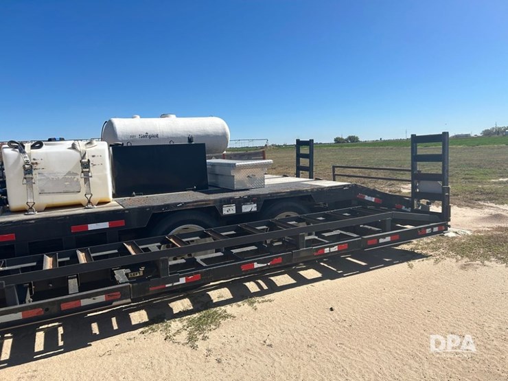 2012-neville-trailer-image-7