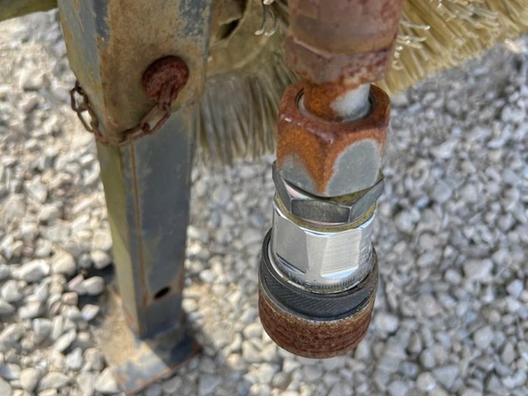 caterpillar-100-image-12