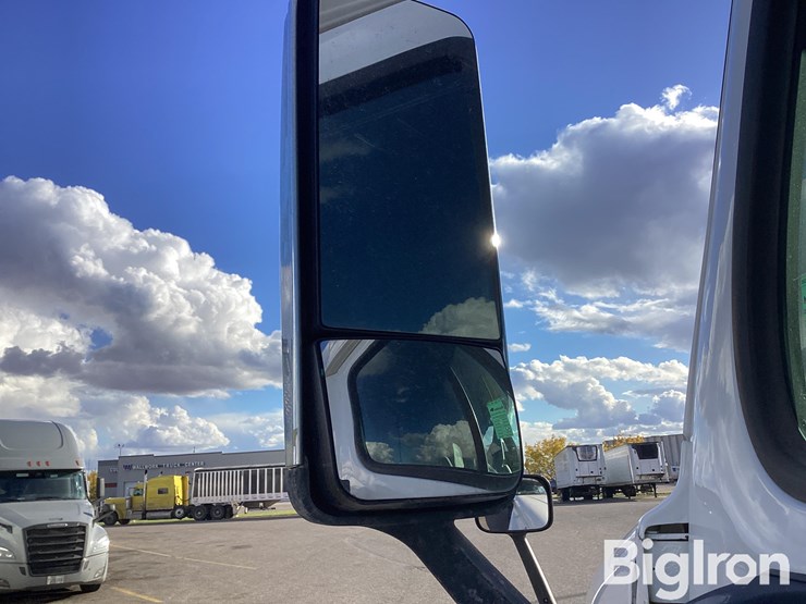 2013-freightliner-cascadia-125-image-14