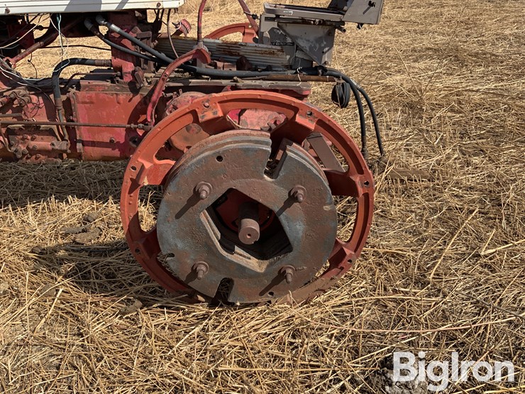 1959-farmall-560-2wd-tractor-image-12